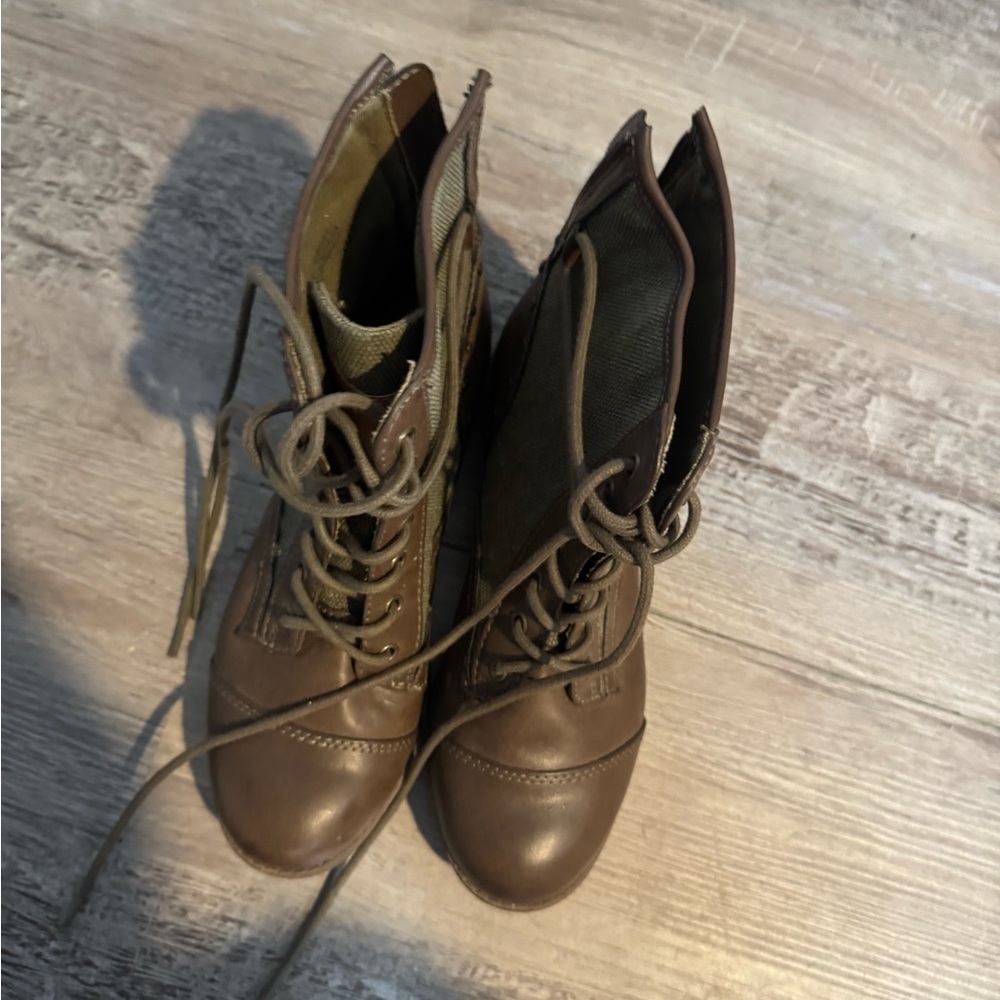 Falls Creek Brown Lace-Up Boots